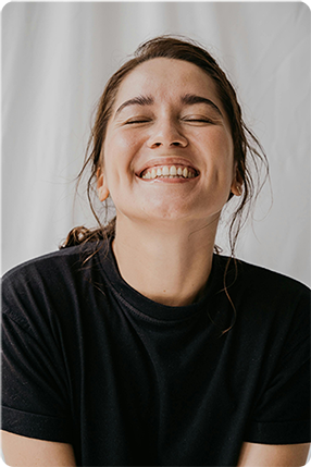 Mujer en sesión de terapia con la psicóloga