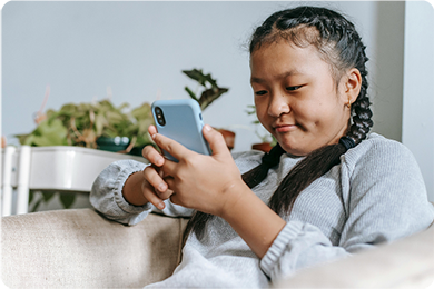 Adolescente con adicción a pantallas