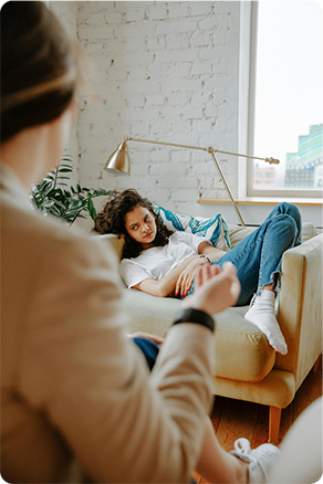 Adolescente en sesión de terapia