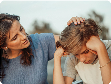 Madre con hijo que necesita terapia