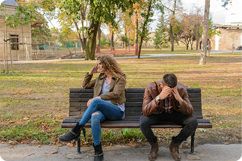Pareja en situación de tensión