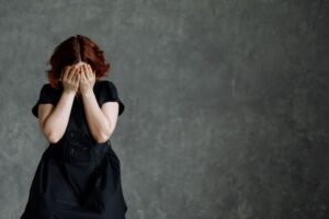 Mujer con depresión reactiva